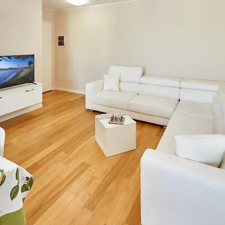 Lux Centro Ac Parking *