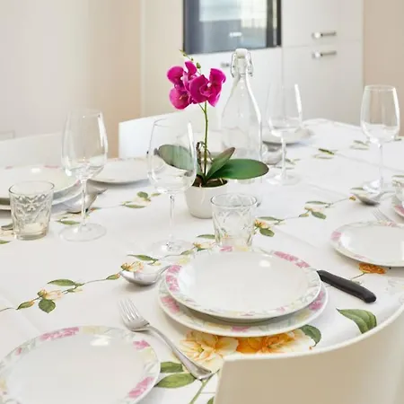 Lux Centro Ac Parking אוויאנו